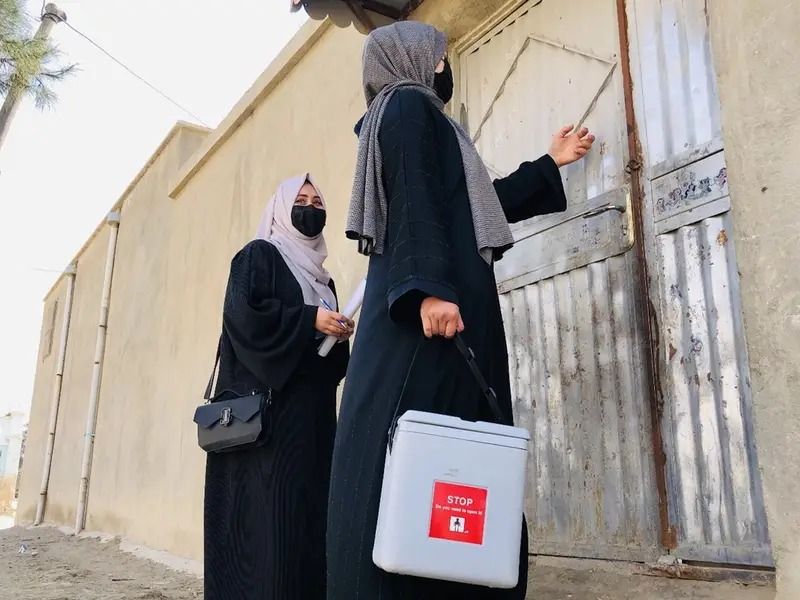 منابع: طالبان در کابل از حضور زنان در کارزار واکسن فلج اطفال جلوگیری کرد