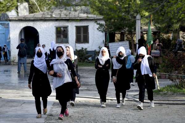 افغان نجونې زدهکوونکې له ۱۶۰۴ ورځو راهیسې د زدهکړو له دوامه محرومې دي