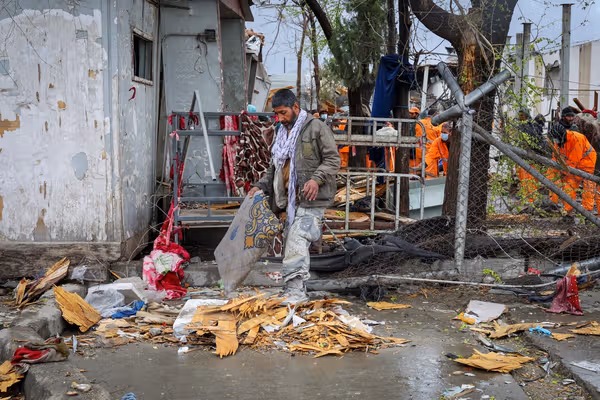 رهبر جدید جمهوری اسلامی برای پایان جنگ میان طالبان و پاکستان اعلام آمادگی کرد