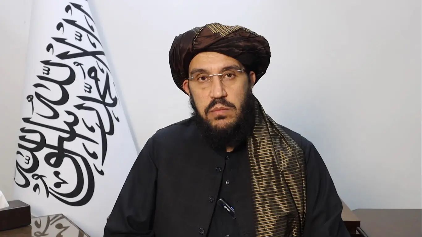 طالب سفیر: پاکستان به «شنبه» د تورخم لار یوازې د ستنېدونکو افغانانو لپاره پرانېزي