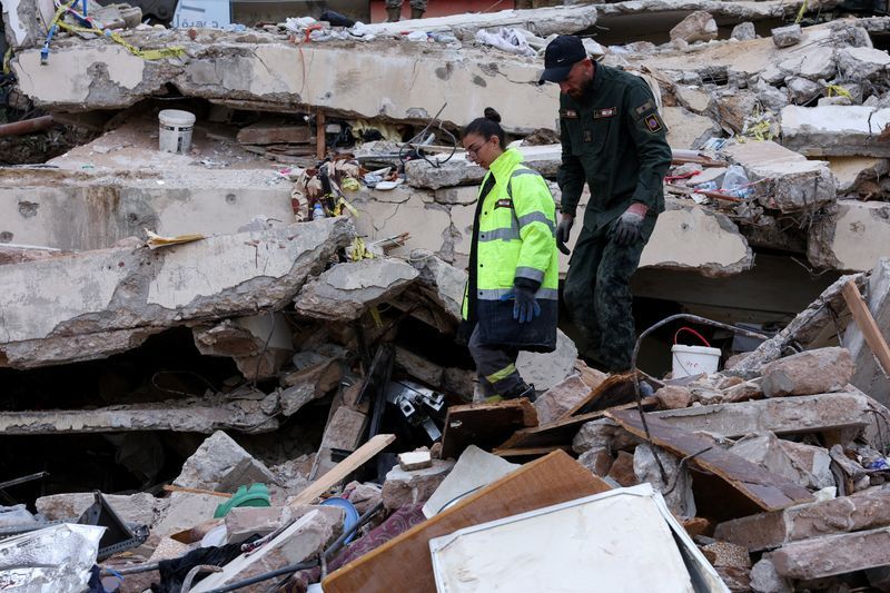 په لبنان کې د یوې ودانۍ د نړېدو له امله د مړو شمېر ۱۵ ته لوړ شو
