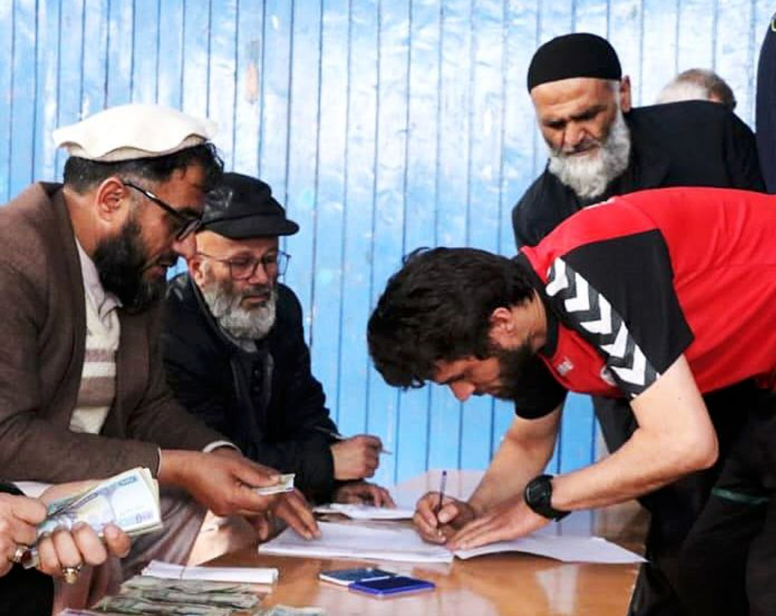 د افغانستان ملي لوبغاړي له يو کال وروسته خپله کلنۍ مرسته ترلاسه کوي