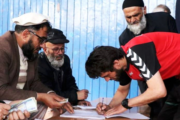 د افغانستان ملي لوبغاړي له يو کال وروسته خپله کلنۍ مرسته ترلاسه کوي