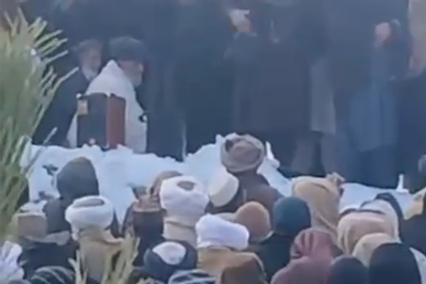 د طالبانو یو ملاتړی ملا: تر هغه ارام نه کښېنو چې سپین بیرغ په اسلام اباد کې ورپیږي