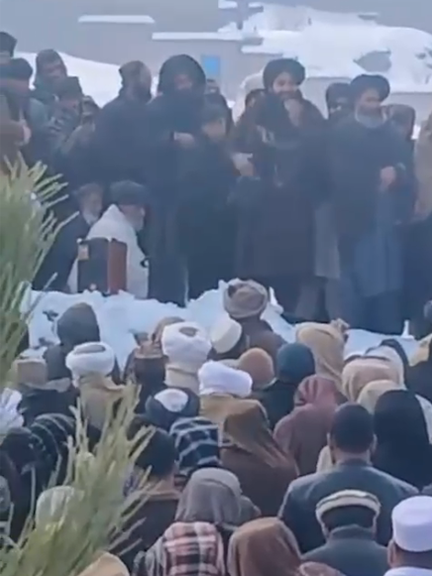 د طالبانو یو ملاتړی ملا: تر هغه ارام نه کښېنو چې سپین بیرغ په اسلام اباد کې ورپیږي