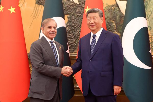 الرئيس الصيني و الباكستاني يؤكدان تعزيز الشراكة الاستراتيجية