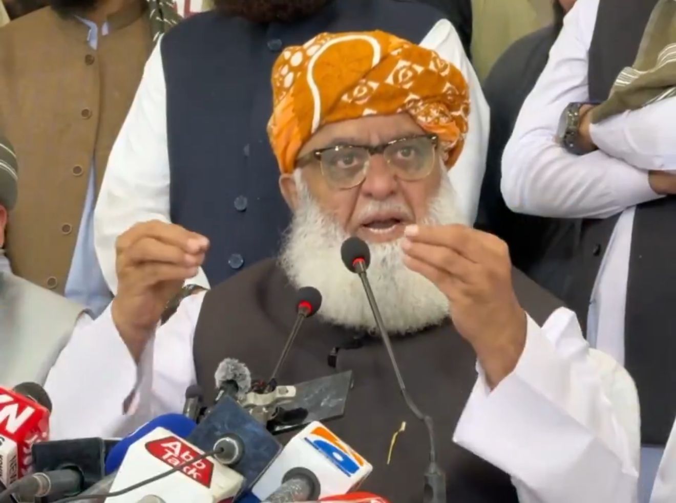 مولانا فصل الرحمان: طالبان د هندوستان ضد او د پاکستان ملاتړې ډله ده