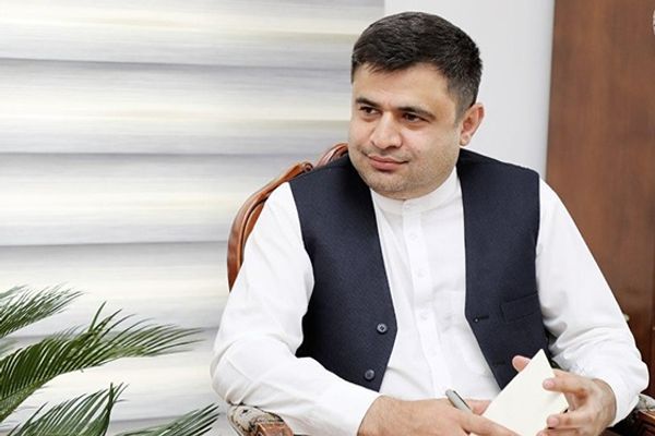 فضلي: امریکا او برېتانیا پاکستان ته په سیمه کې د «ستراتیژیکې پوستې» په توګه ګوري