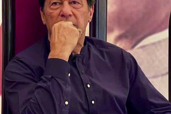 د پاکستان تحریک انصاف ګوند: عمران خان د یوې سترګې لید په بشپړه توګه له لاسه ورکړی