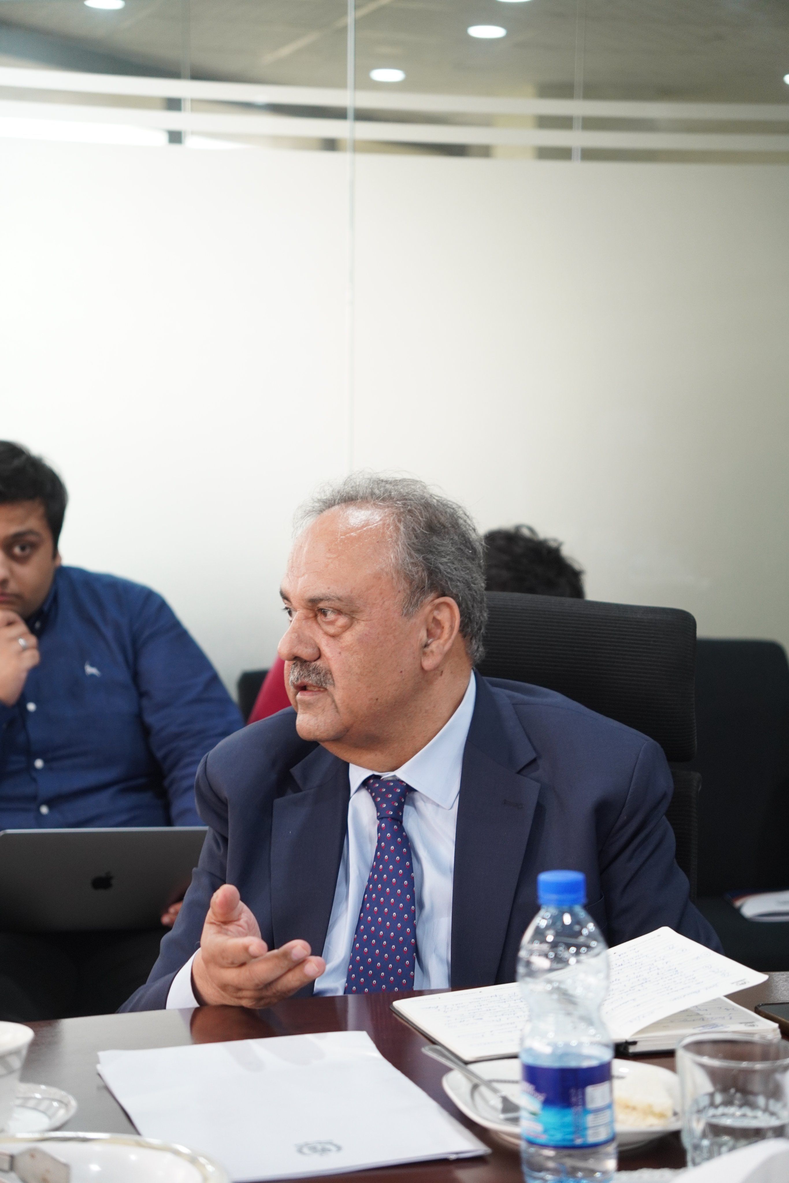 اصف درانی: په افغانستان کې د ترهګرۍ سرچینه د پنځو ګاونډيو لپاره د اندېښنې وړ موضوع ده